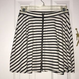 black and white strip American eagle skirt